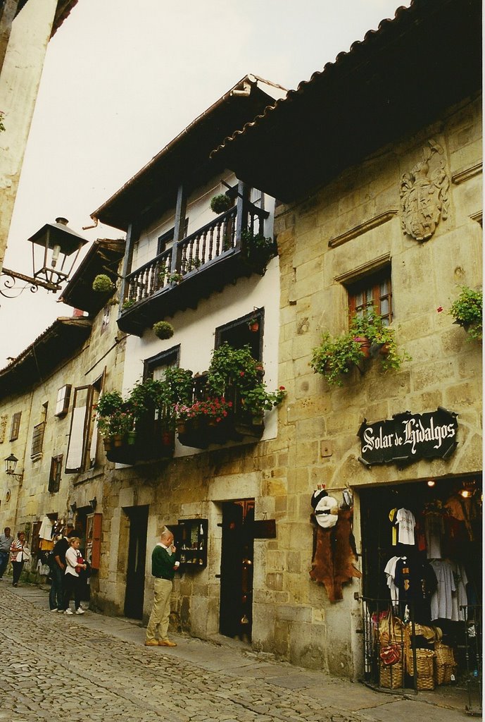 Santillana del Mar, Solar de Hidalgos by Carmen Peña Medina