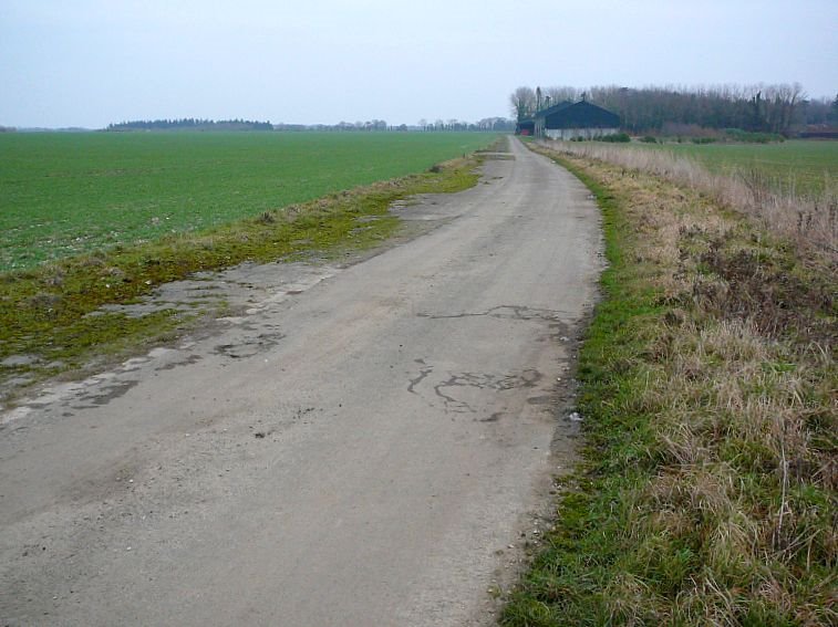 Old Peri Track at Hampstead Norreys by fencer_js@yahoo.com