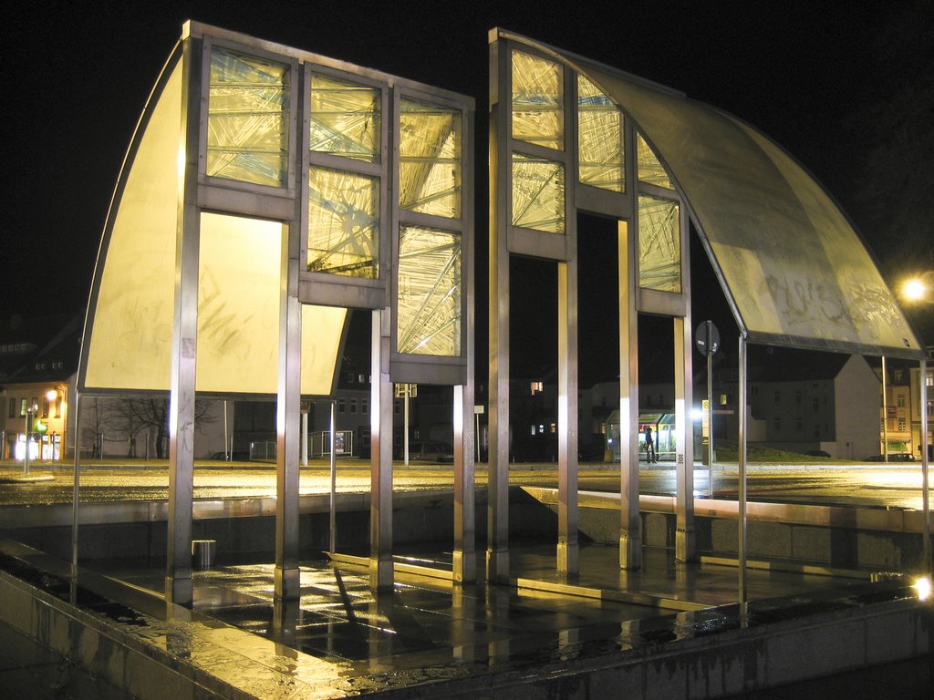 Bautzen bei Nacht, Brunnen am Kornmarkt by Ronald.