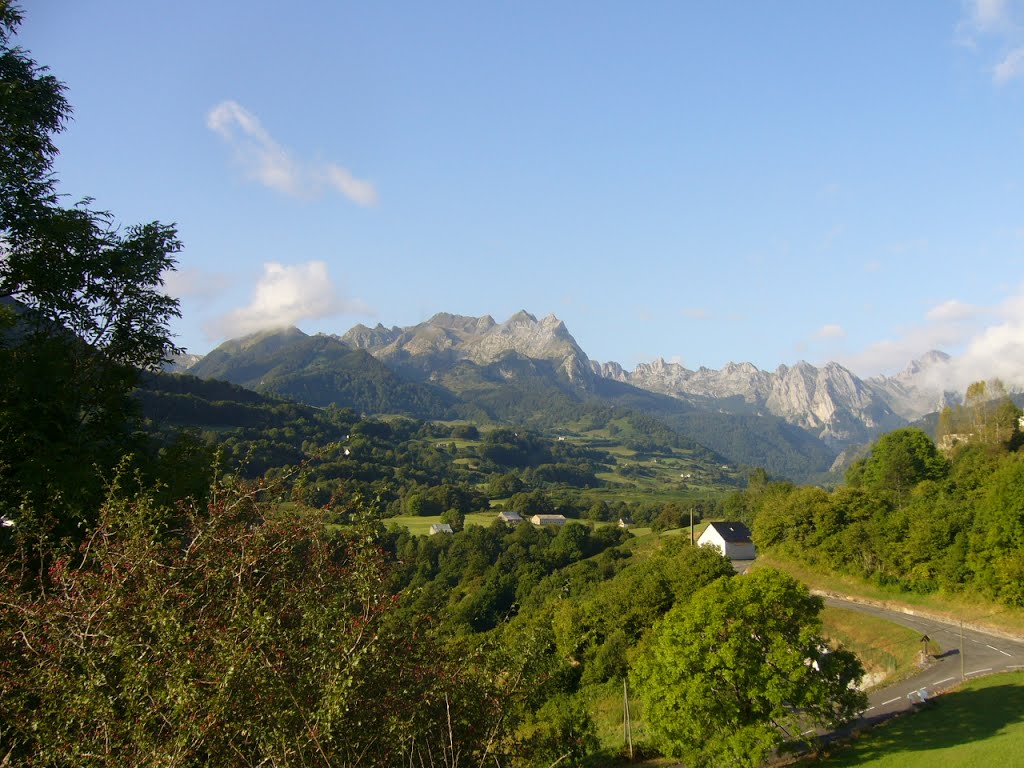 Lescun, vers le Col de Pau by Jean-Marc VOLPELIERE