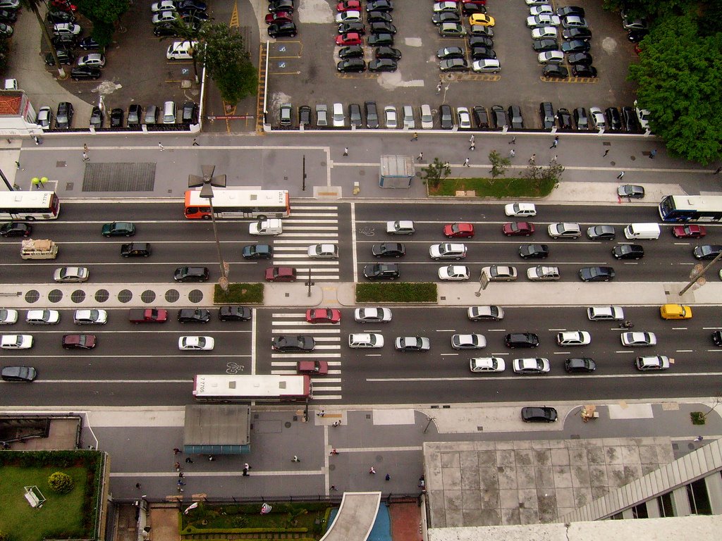 Carros na Av. Paulista by Yuri Alexandre