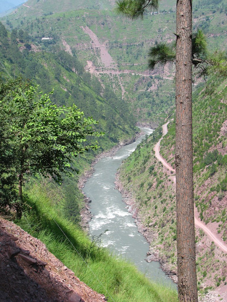 To Nauseri (Neelum Valley - Jammu & Kashmir) by cfgrosskopf