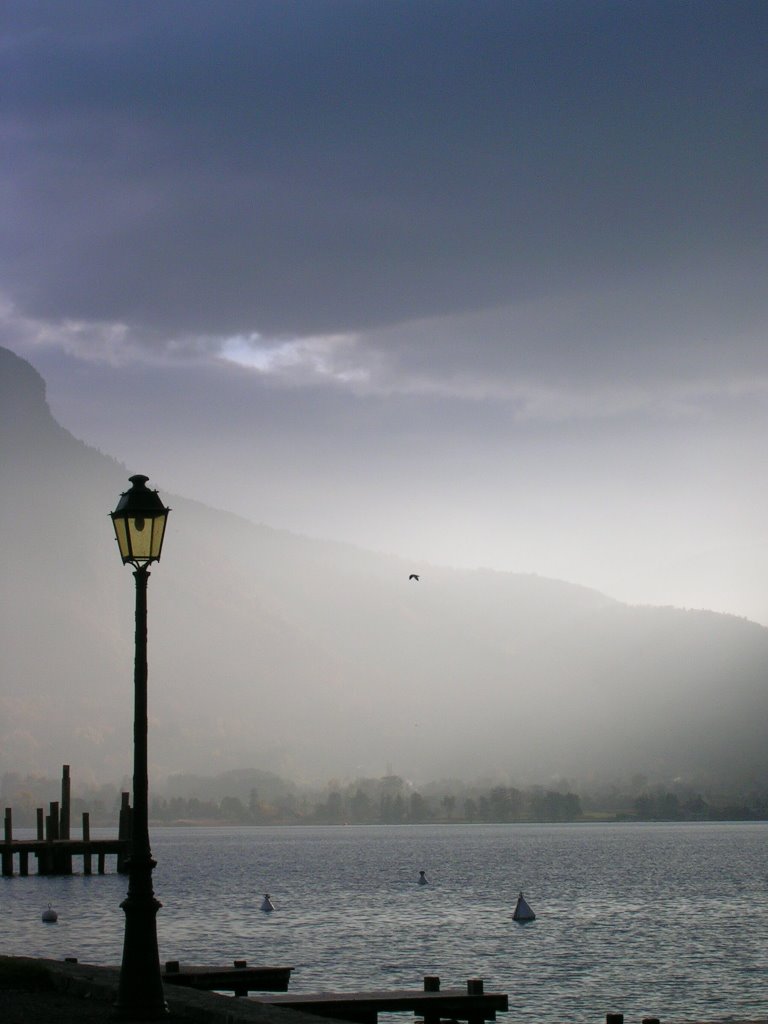 Lac d'Annecy en automne by Annecy Tourisme