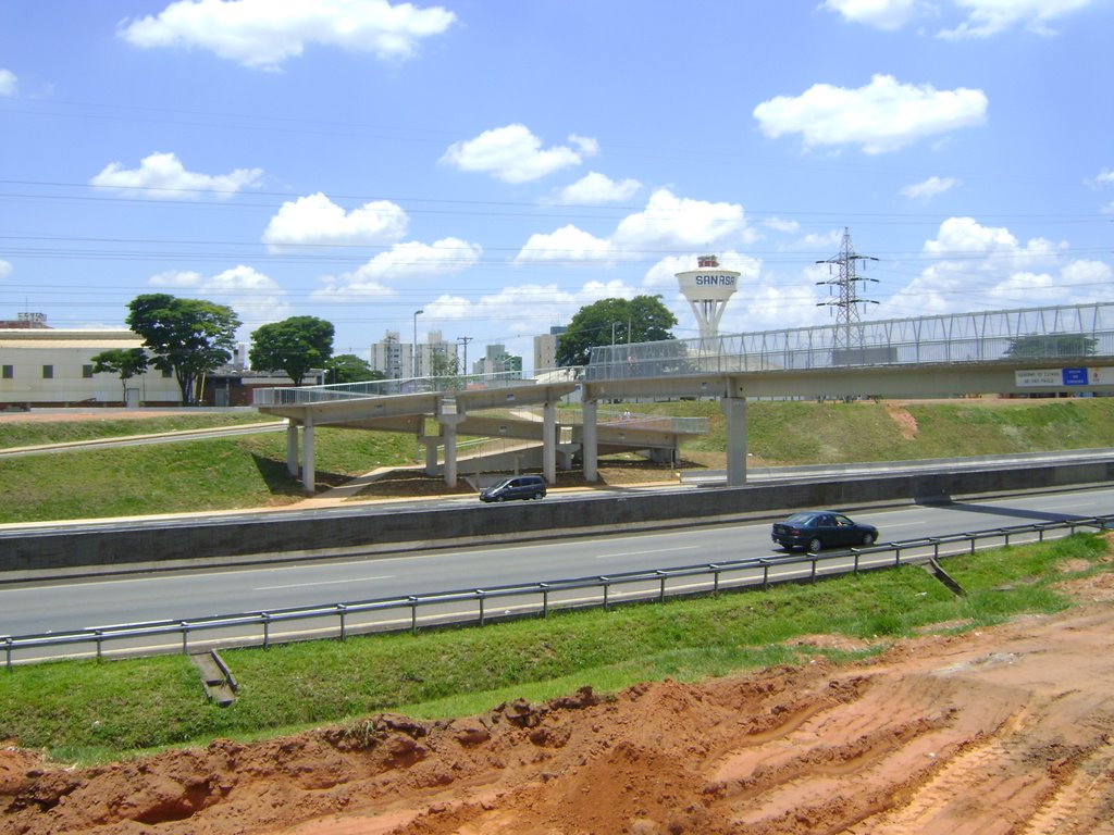 Bairro São Bernardo - Passarela Anhanguera - Rodovia Anhanguera - ao fundo Reservatorio de Agua by Alexander Denarelli