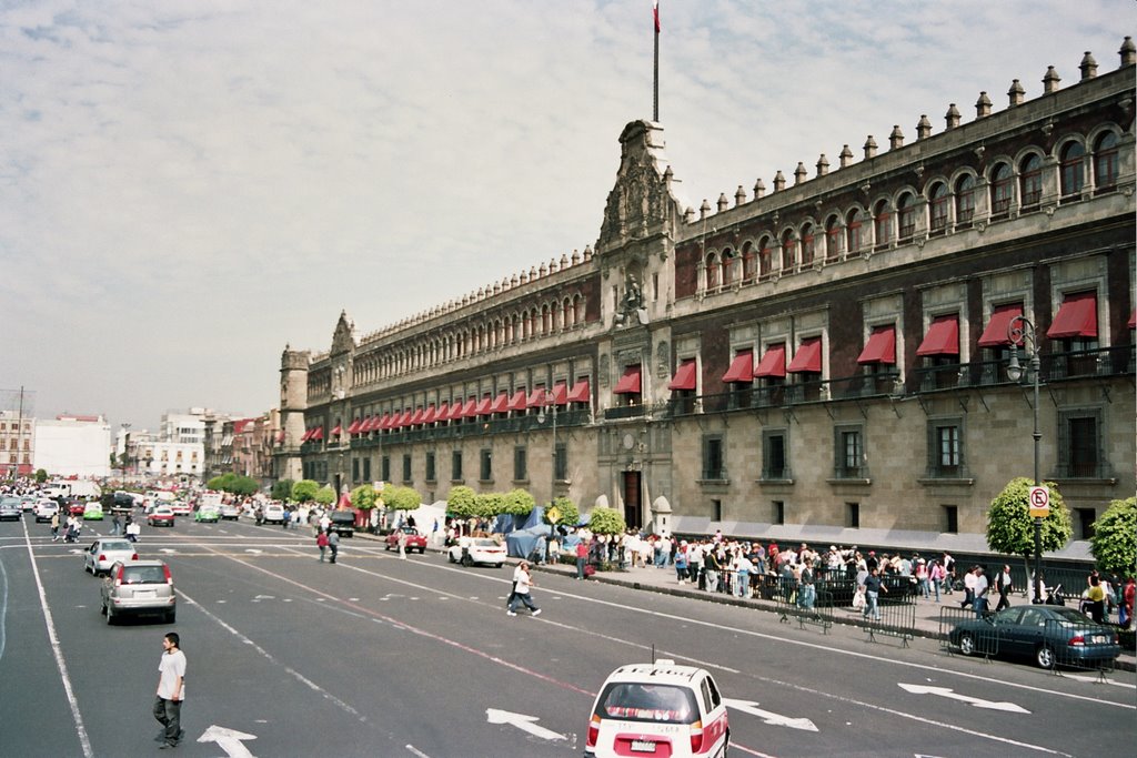 Palacio Nacional (Presidencia) by Adrián MALLOL i MORE…