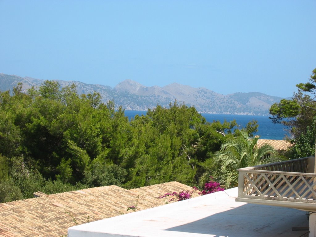 Blick vom Balkon Hotel Mal Pas auf die Halbinsel Formentor by Karl-Heinz Peikert