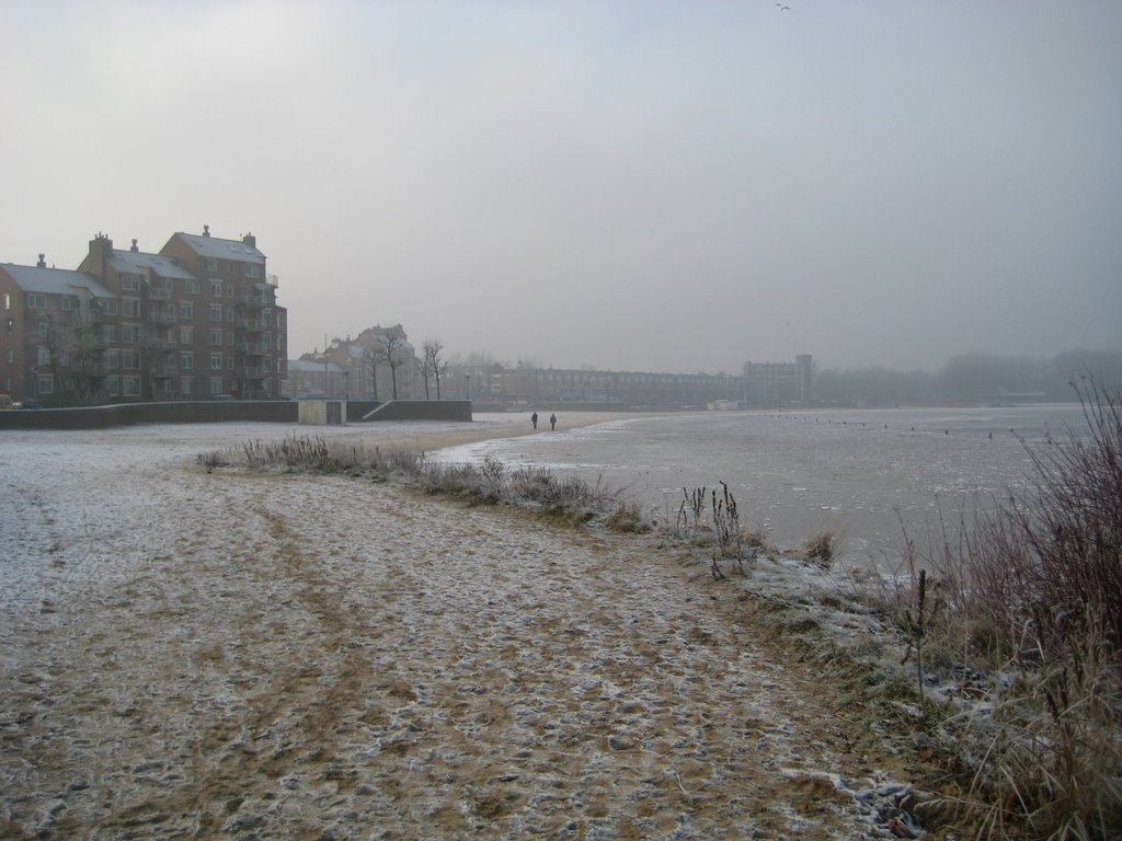 Frozen lake , Gooimeer Huizen by pietpatatje