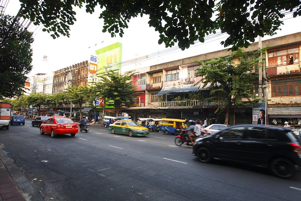 Siriraj, Bangkok Noi, Bangkok 10700, Thailand by Валерий Егорычев