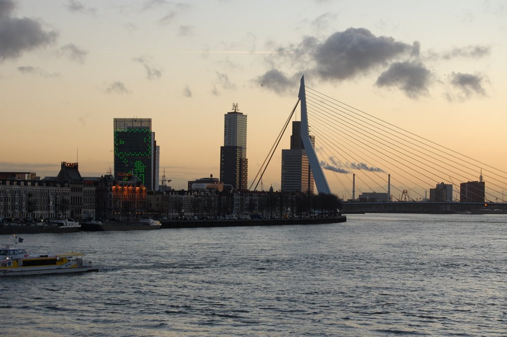 Desde el puente rojo by Elena Marcus