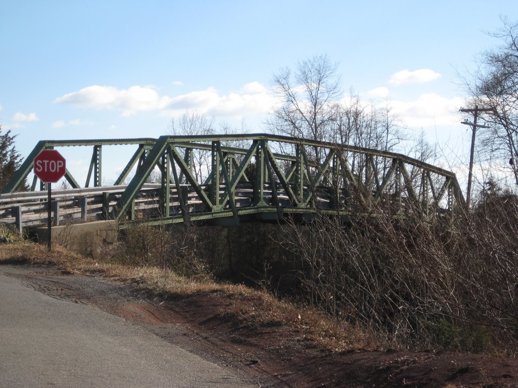 Bridge over RR tracks, Old Mountain Rd by alanedelson