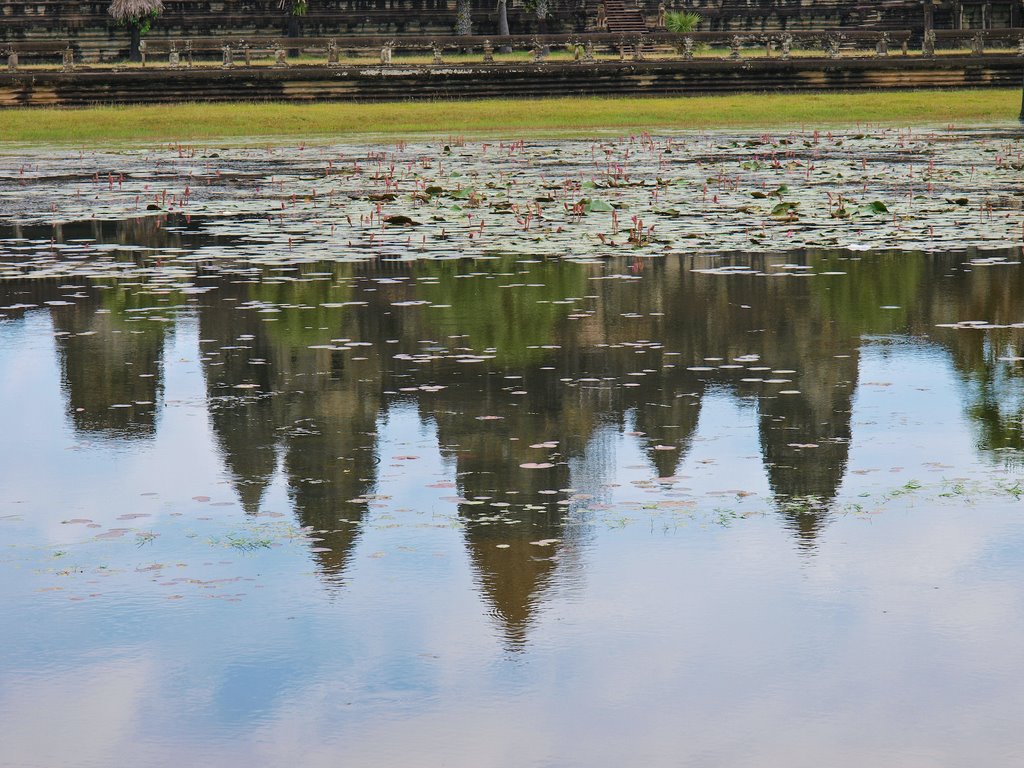 Reflejos de Angkor by Agustin Carrillo