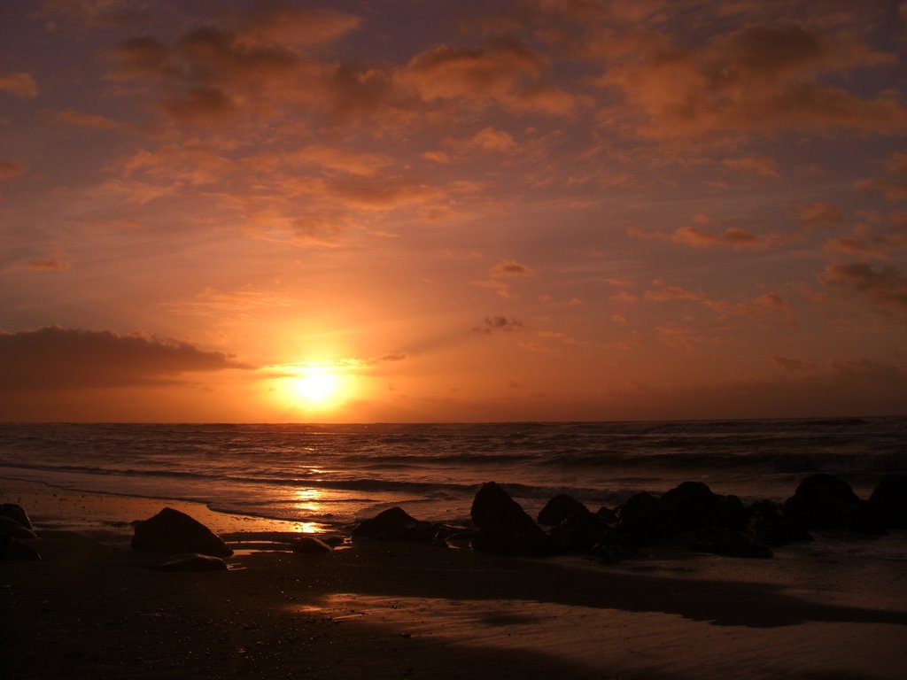 Sunset hokitika beach by Ollie Downing