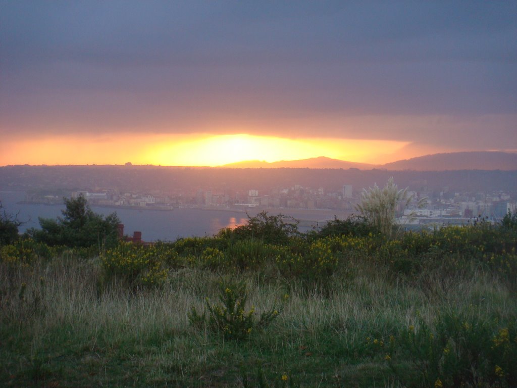 Amanecer en gijon , visto desde jove by TRAVIESU