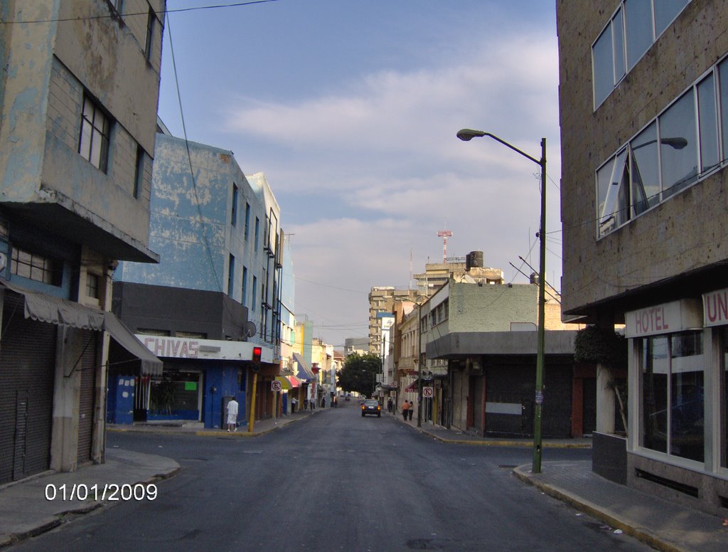 Lopez Cotilla street, street corner Degollado, seen from West to East. Calle Lopez Cotilla, esquina calle Degollado, Vista de Poniente a Oriente. by Jose Antonio Zarazua…