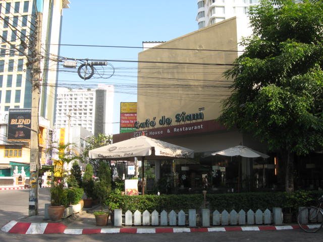 Cafe de Siam, free wifi Chiang Mai by momotoshi