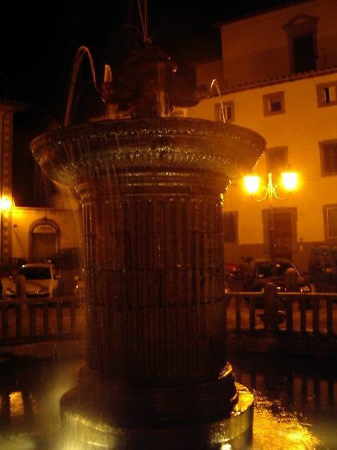 Fontana di notte by Gabriele Felici