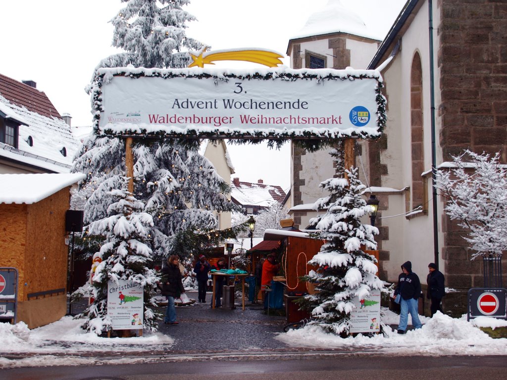 Waldenburg Kirchplatz Weihnachtsmarkt by Karlheinz Rogge