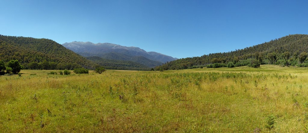 Mt Kosciuszko panorama by Peter Neaum