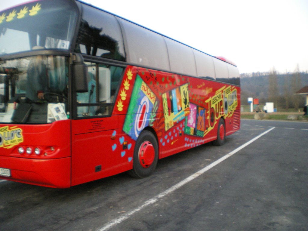 KUNST AM BUS AUF EINEM AUTOBAHNRASTPLATZ BEI KESKASTEL by G.Kihm, Gersweiler