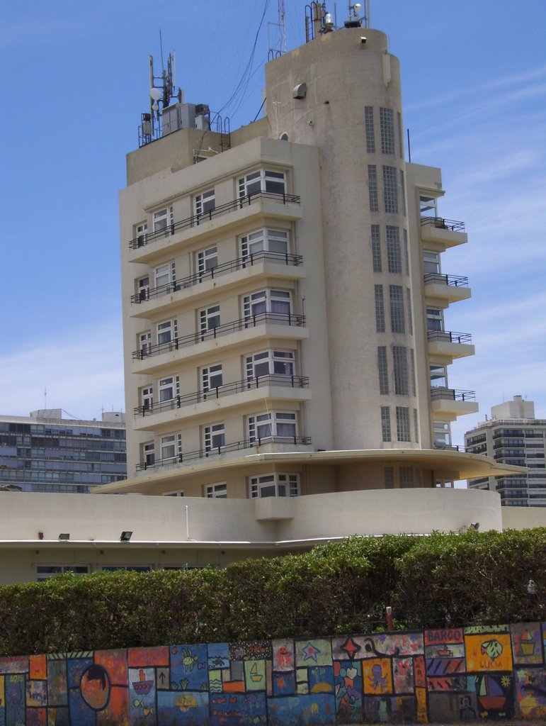 Edificio yacht club-puerto del buceo by femazz