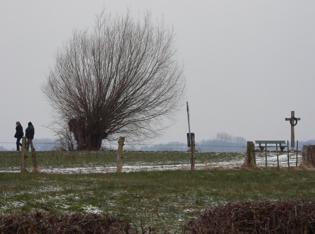 ORSBACH finkenhag kruis 5 meter van de NL grenze staand by walterskrutser