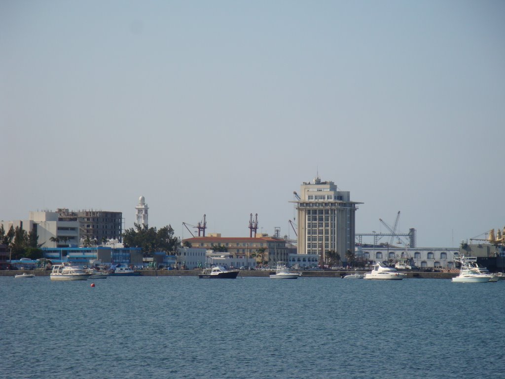 Puerto desde el faro verde by Alejandro Guzmán Robles