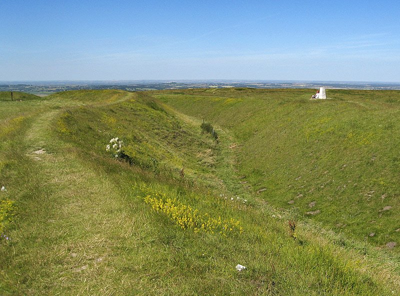 Uffington Castle by jhr1uk