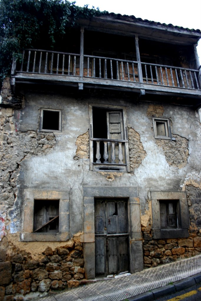 Casa antigua, Nava, Asturias by fuentes tres