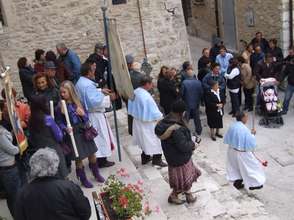 Castelluccio di Norcia - processione della Madonna Addolorata by paolo salabue