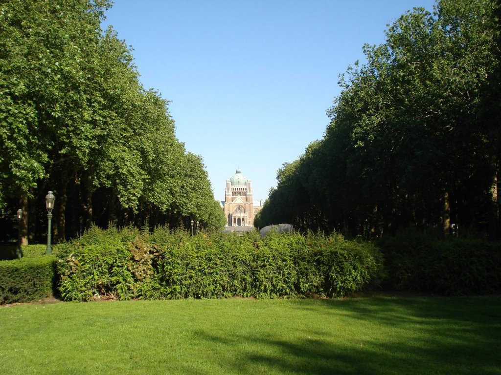 Koekelberg Basilica & Elisabeth Park - © Émerson Zanoni by Émerson Zanoni