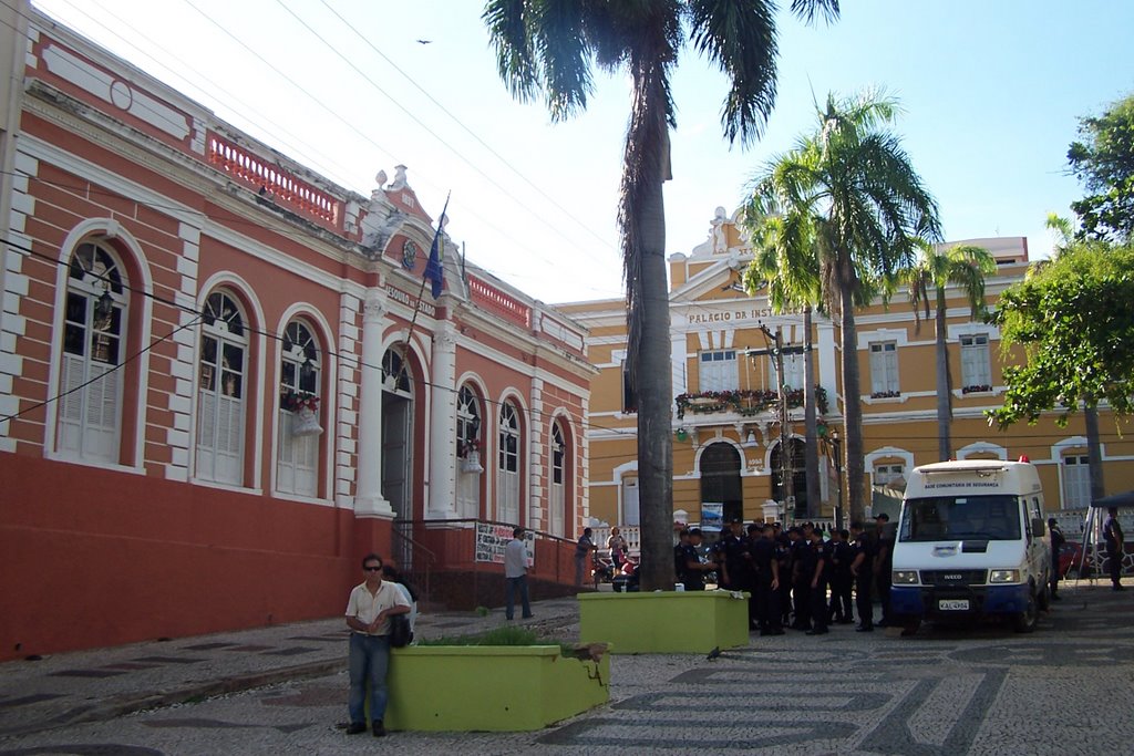 Tesouro do Estado-1897 e Palácio da Instrução-1903, ambos na Praça da República, em Cuiabá. by antoniobarretto