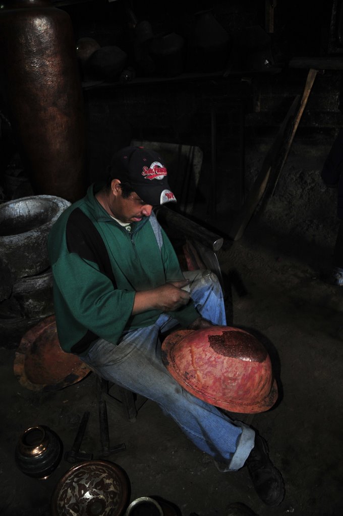 Copper workshop in Sta Clara del Cobre by José Luis Pérez De C