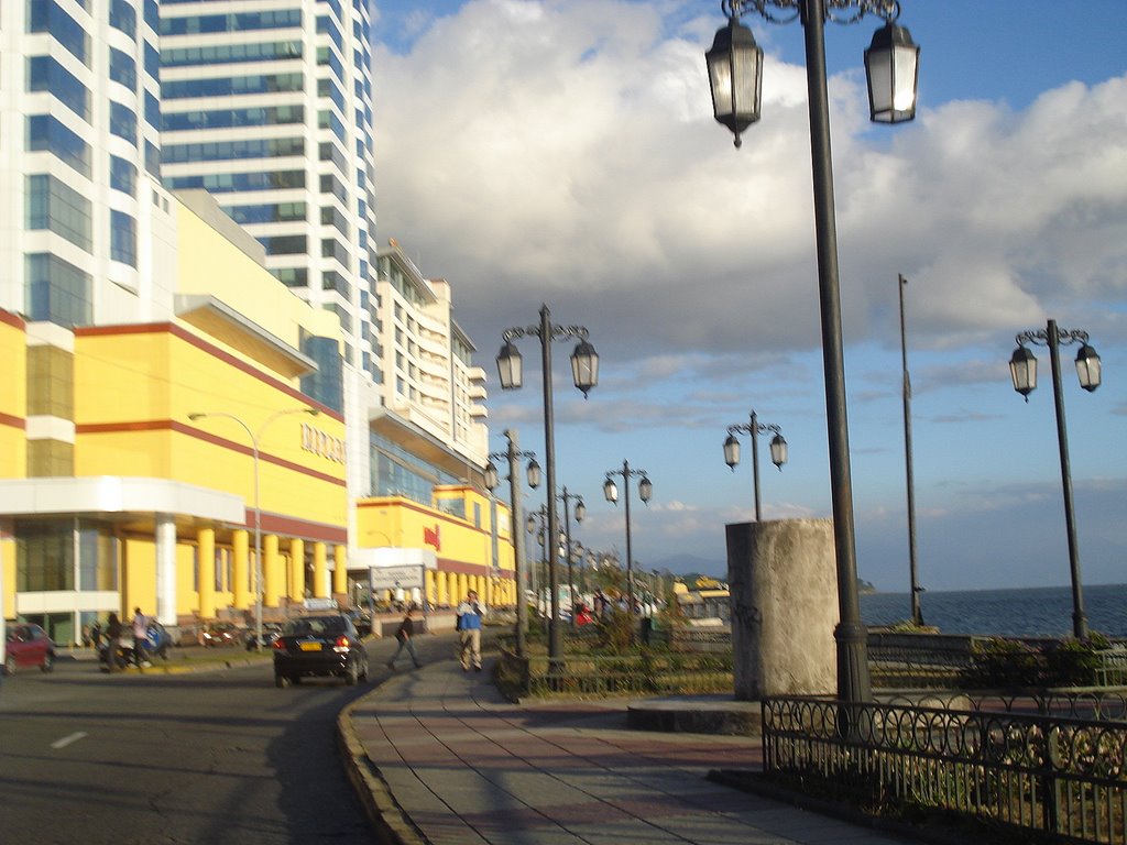 Costanera de Puerto Montt by georgina guichaquele…