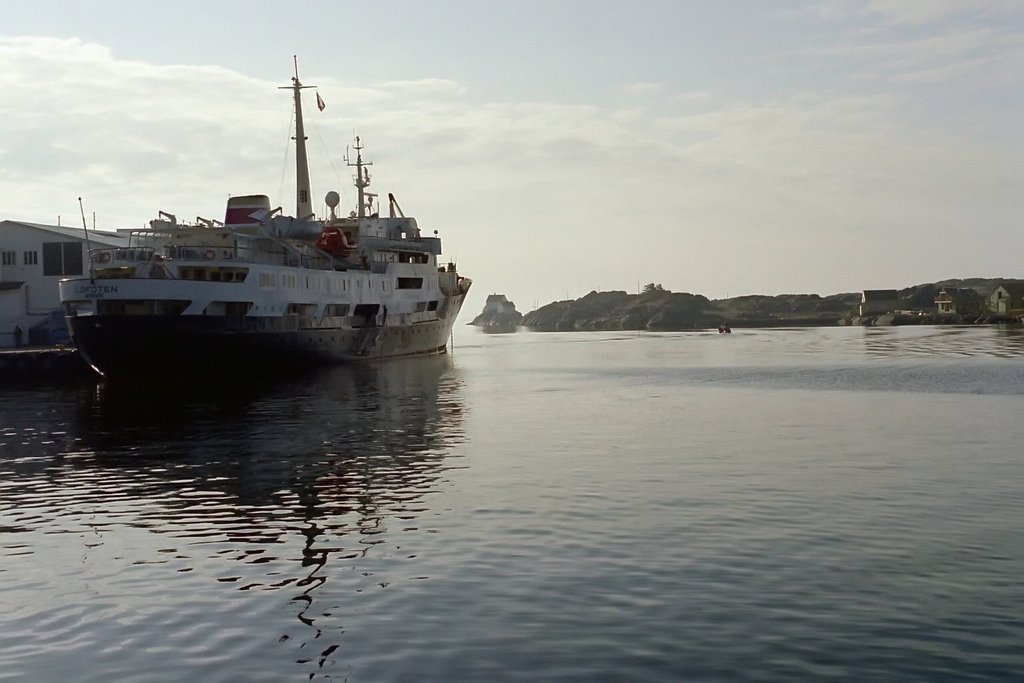 Die Lofoten in Skudeneshavn by nknuth