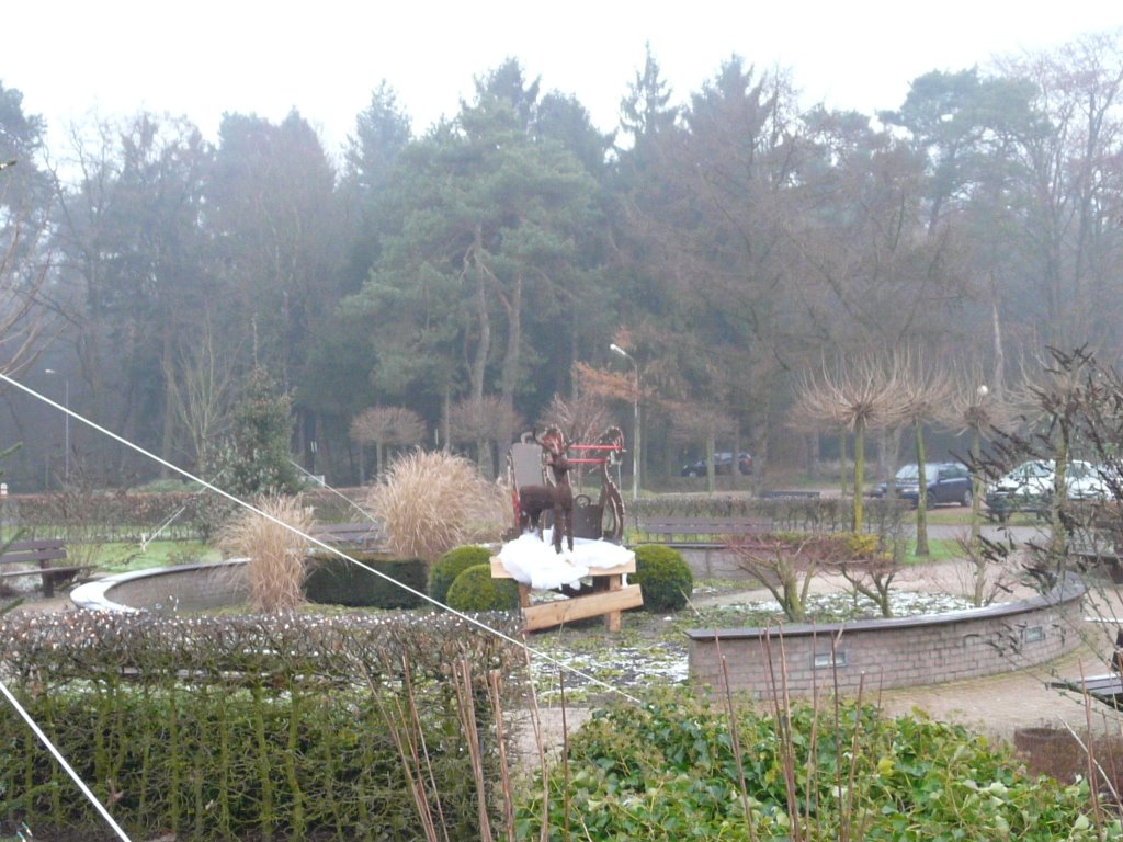 Rotondetje voor congrescentrum "De Werelt", zicht op noordoosten, Lunteren by David Jimmink