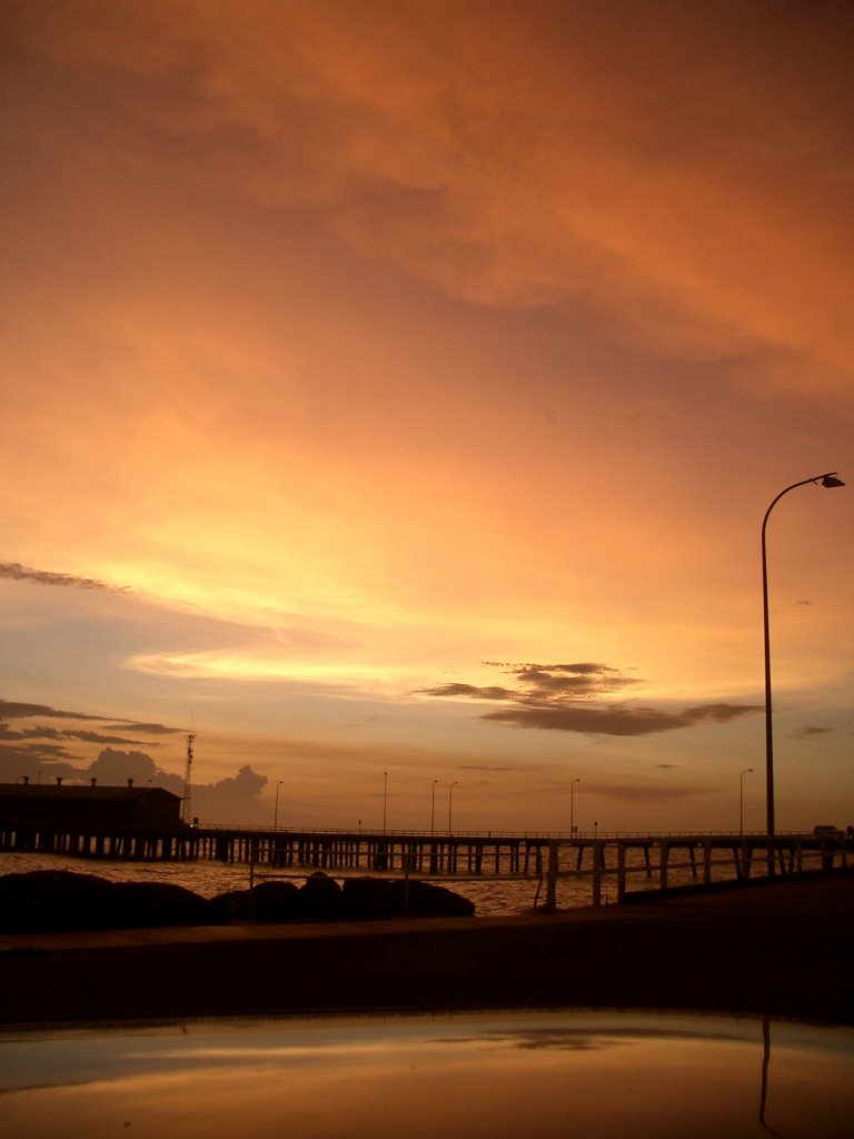 Derby Jetty in beautyfull light 3 by Thomas Kotti