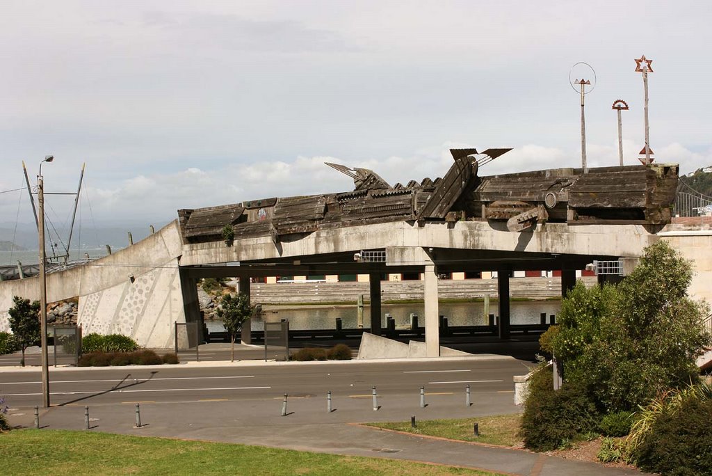 City-to-Sea Bridge by Fritz Schöne