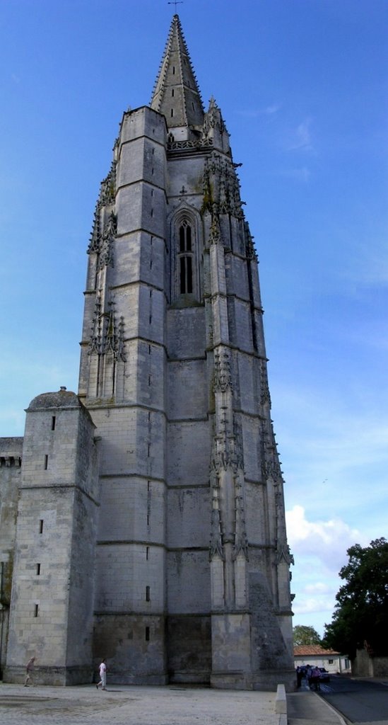 Eglise de Marennes by Hervé Pantaine