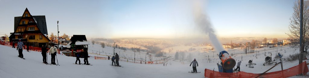 Ski lift "Zwyrtlik" by Kacper Kotowoda