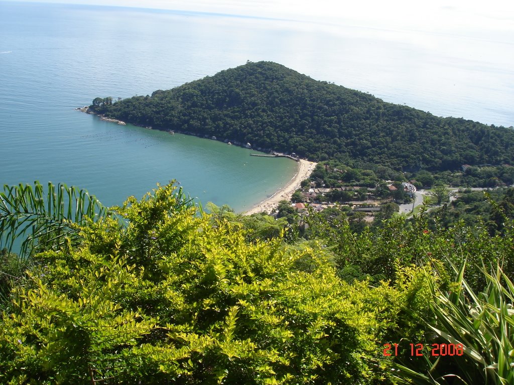 Praia das Laranjeiras by Anderson Martins de …