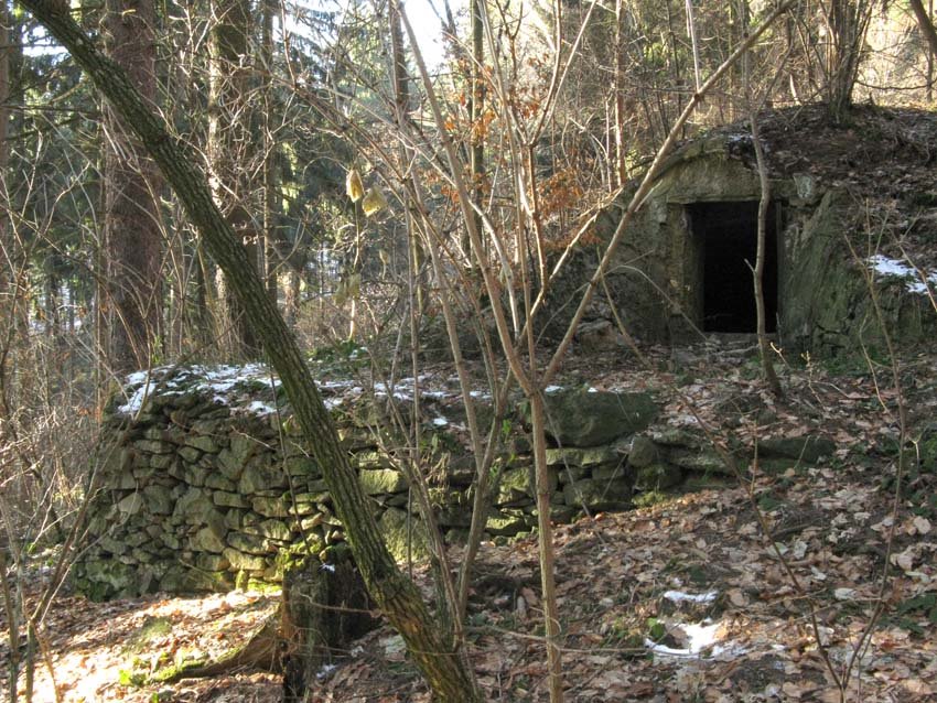 Stary vodarensky objekt s usadzovacou nadrzou (old water station with sedimentation tank) by misko.macko