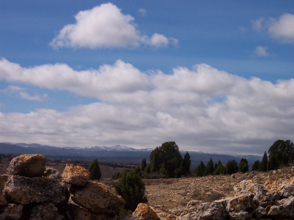 Vista a la sierra de Javalambre desde La Escaleruela / Teruel by Rachel A