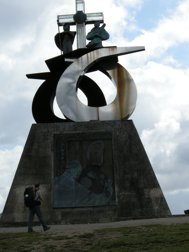 Monte do Gozo - Monumento in ricordo della visita di Giovanni Paolo II by P.Tiago