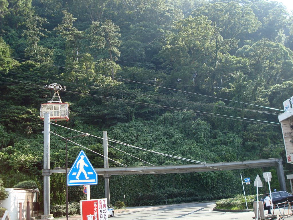 Ropeway up to castle by Kirk Cumming