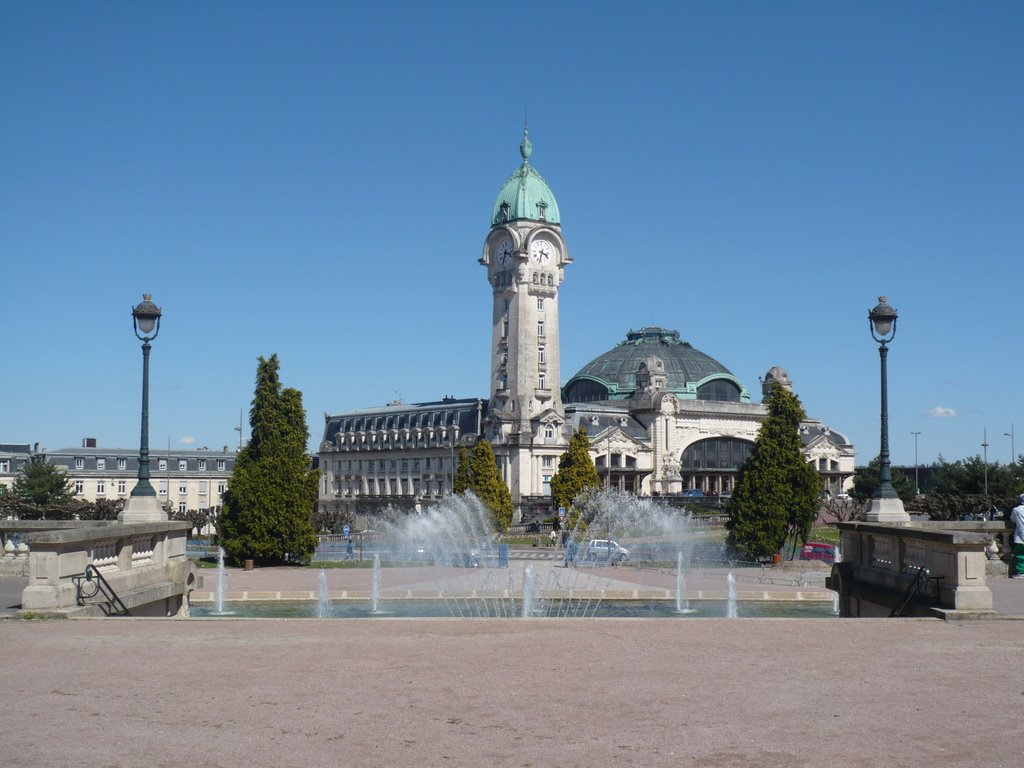 Gare des Bénédictins. Beau temps by Fabien Vergne