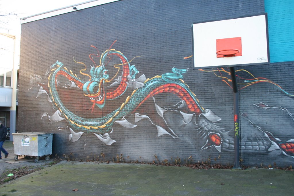 Dragon on the playground; Vaartsestraat Utrecht by Carl030nl