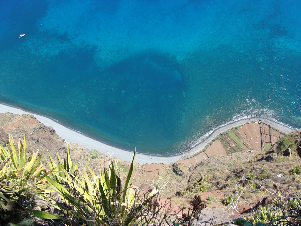 View right down to the sea from Cabo Girão by Jeroen Segers