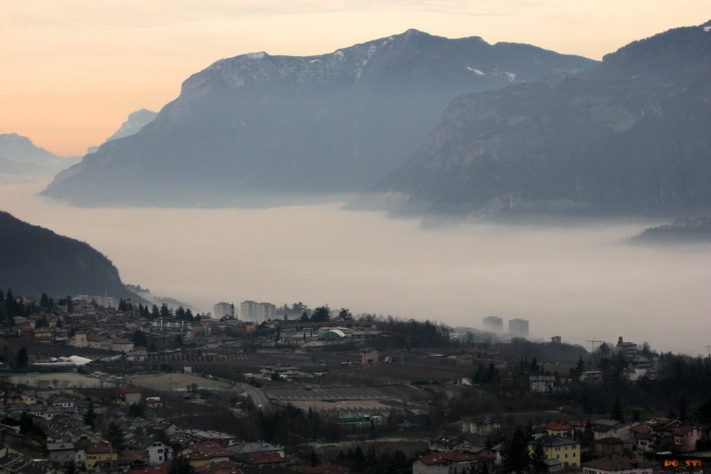 Nebbia fitta in valle! by Po Sti