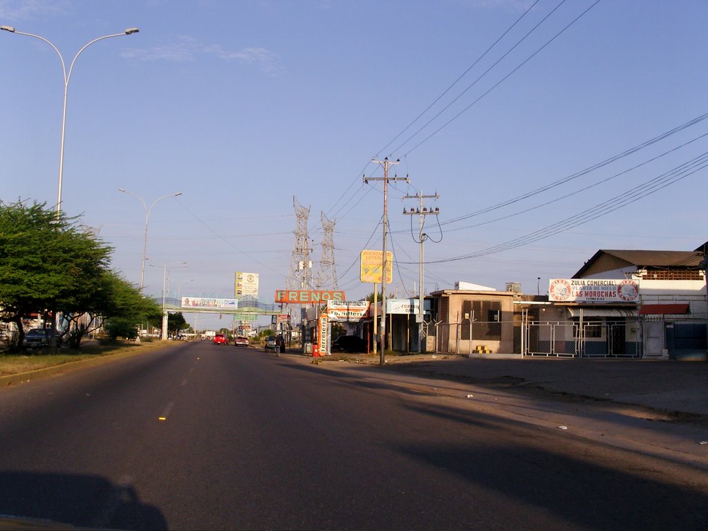 Avenida Intercomunal_ Hacia el noroeste by Fabio Zacarías-Socor…