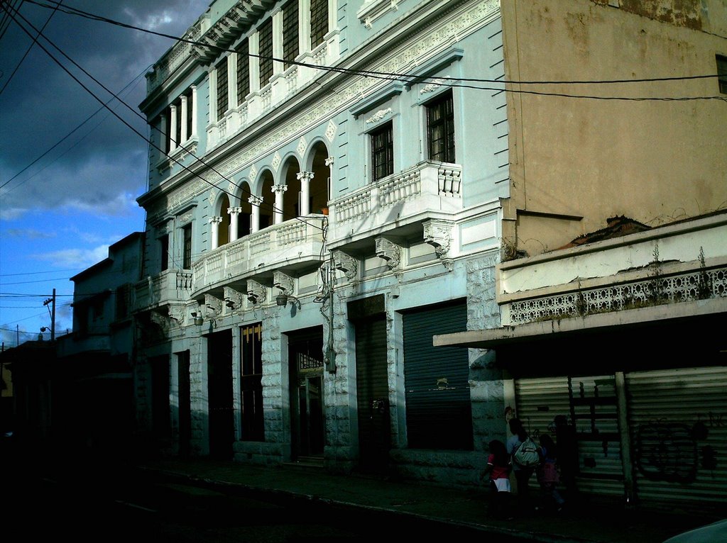 Edificio de la Defensa Pública, Zona 1, Guatemala by Leonel Morales